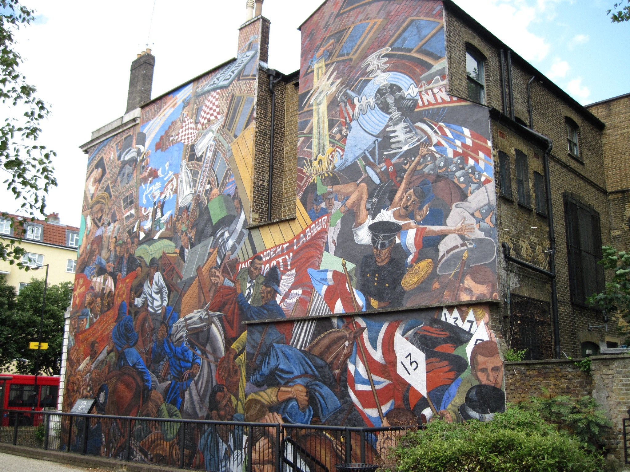 Mural on the side of a building commemorating the Battle of Cable Street