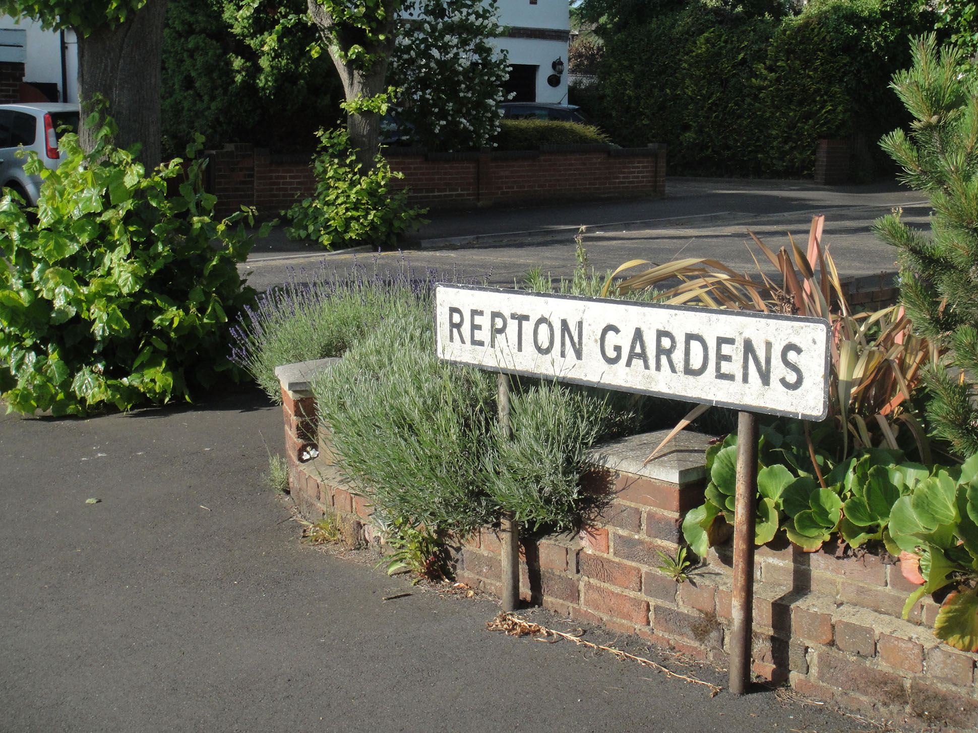 Street sign for Repton Gardens.