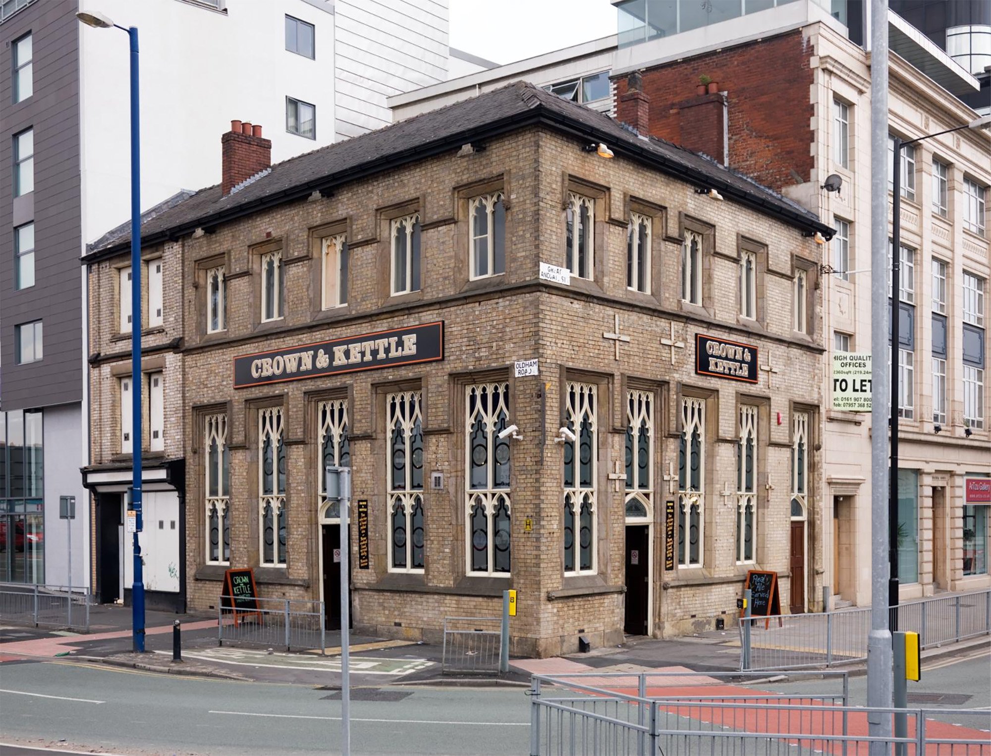 View of the Crown & Kettle pub in Manchester
