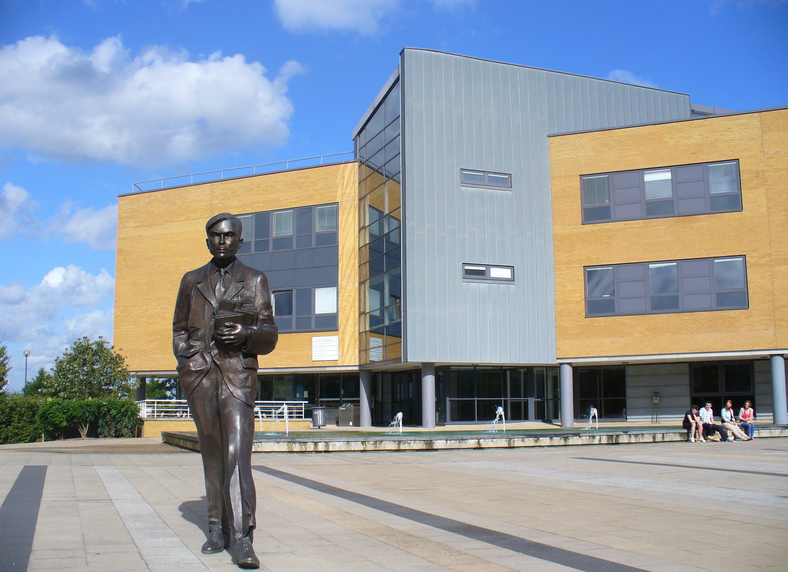 The Alan Turing statue at the University of Surrey © Creative Commons/Colin Smith