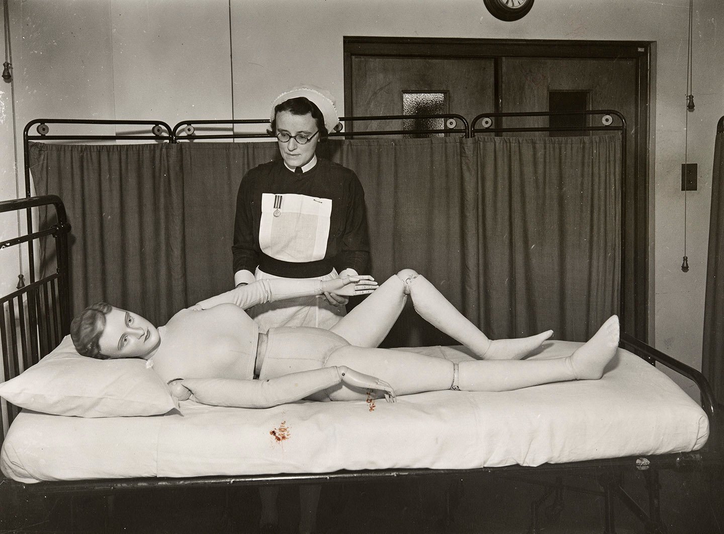 Nurse with the special jointed model which student nurses in the training school use for practical work