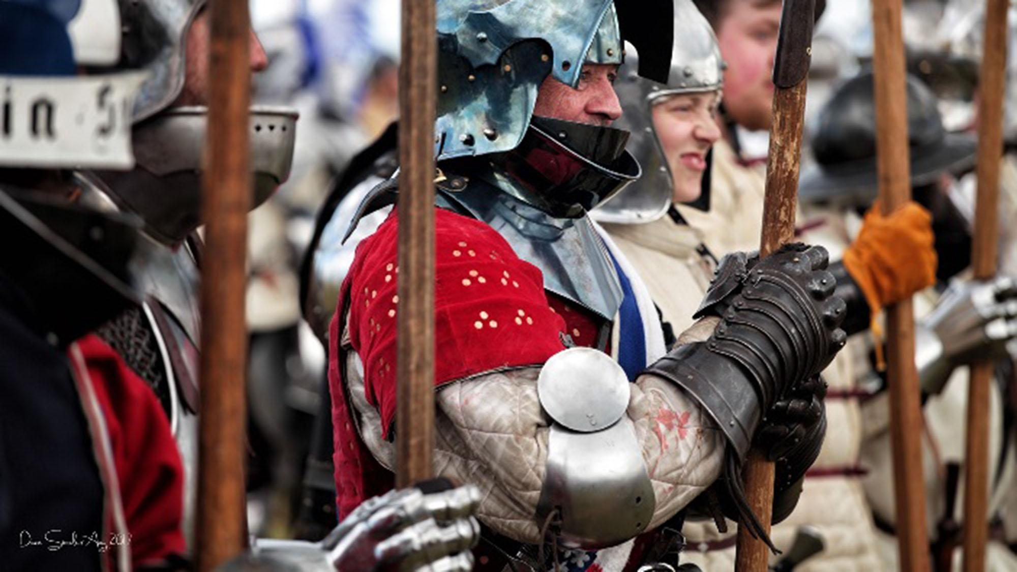 Re-enactors dressed in suits of armour carrying pikes