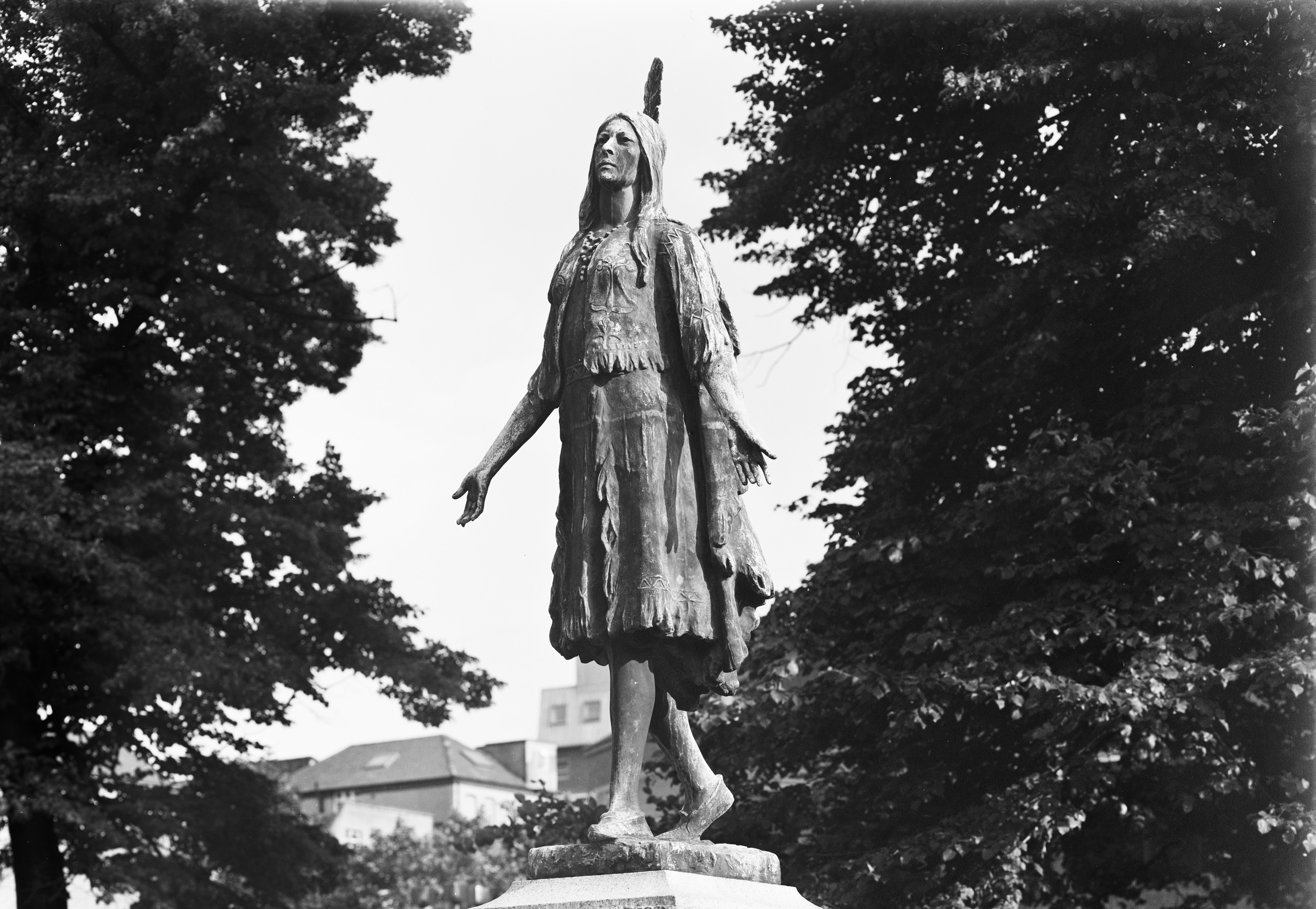 Archive image of the Pocahontas statue which has been relisted to mark 400 years since Pocahontas' death