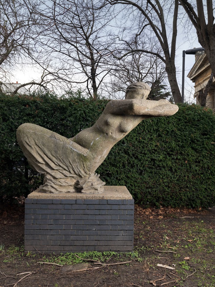 The Leaning Woman by Karel Vogel, 1959. North Verbena Gardens, Great West Road, Hammersmith, London. Listed Grade II © Historic England