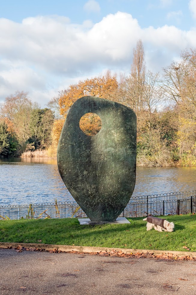 Single Form (Memorial) by Barbara Hepworth, Battersea Park, London, 1961-62. Listed Grade II* © Historic England