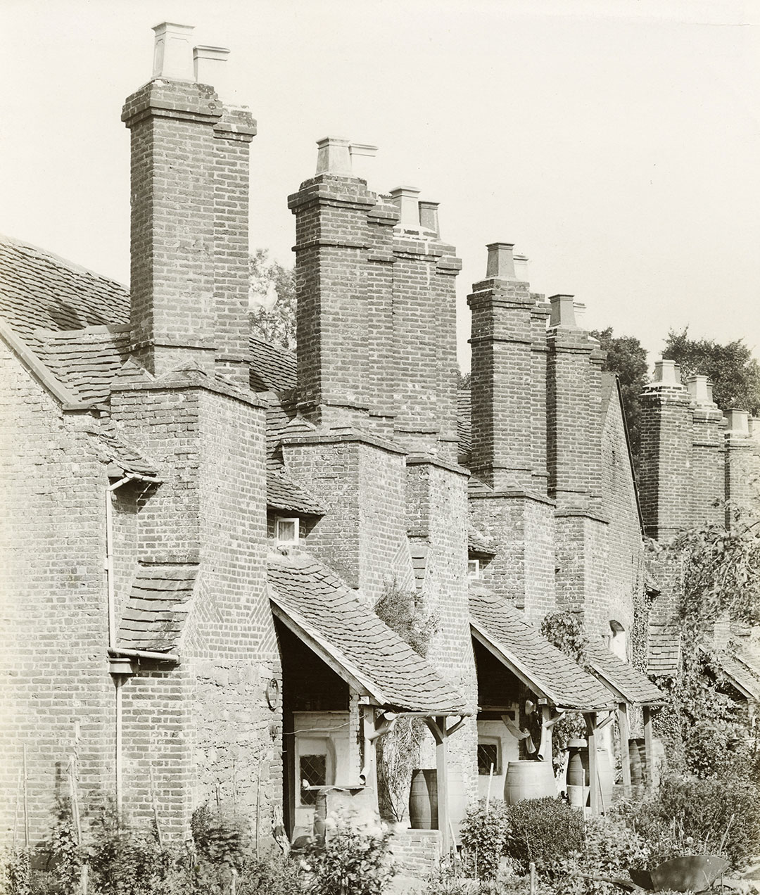 Black and white photo of a row of cottages.